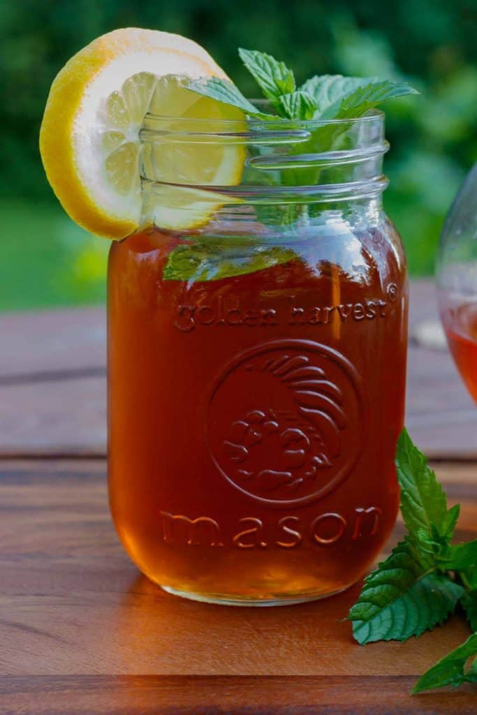 sumac lemonade in a mason jar with lemon and mint